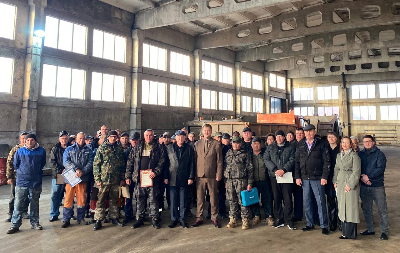 Глава района Артём Курочкин встретился с коллективом АО «Тракт»
