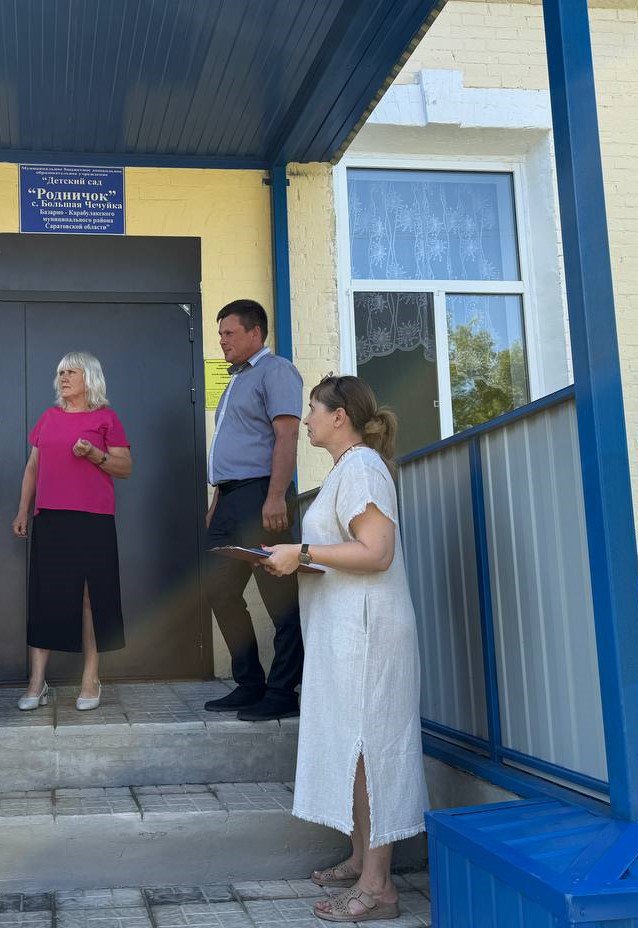 Начальник управления образования администрации района Е. Н. Симонова продолжает оценивать готовность образовательных учреждений к началу нового учебного года