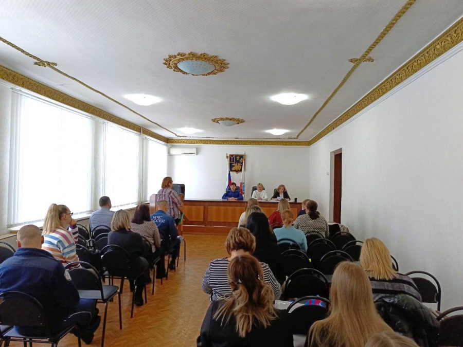 Членами муниципального координационного  органа системы профилактики безнадзорности и правонарушений несовершеннолетних были рассмотрены административные протоколы на граждан, нарушающих права и законные интересы юных жителей района