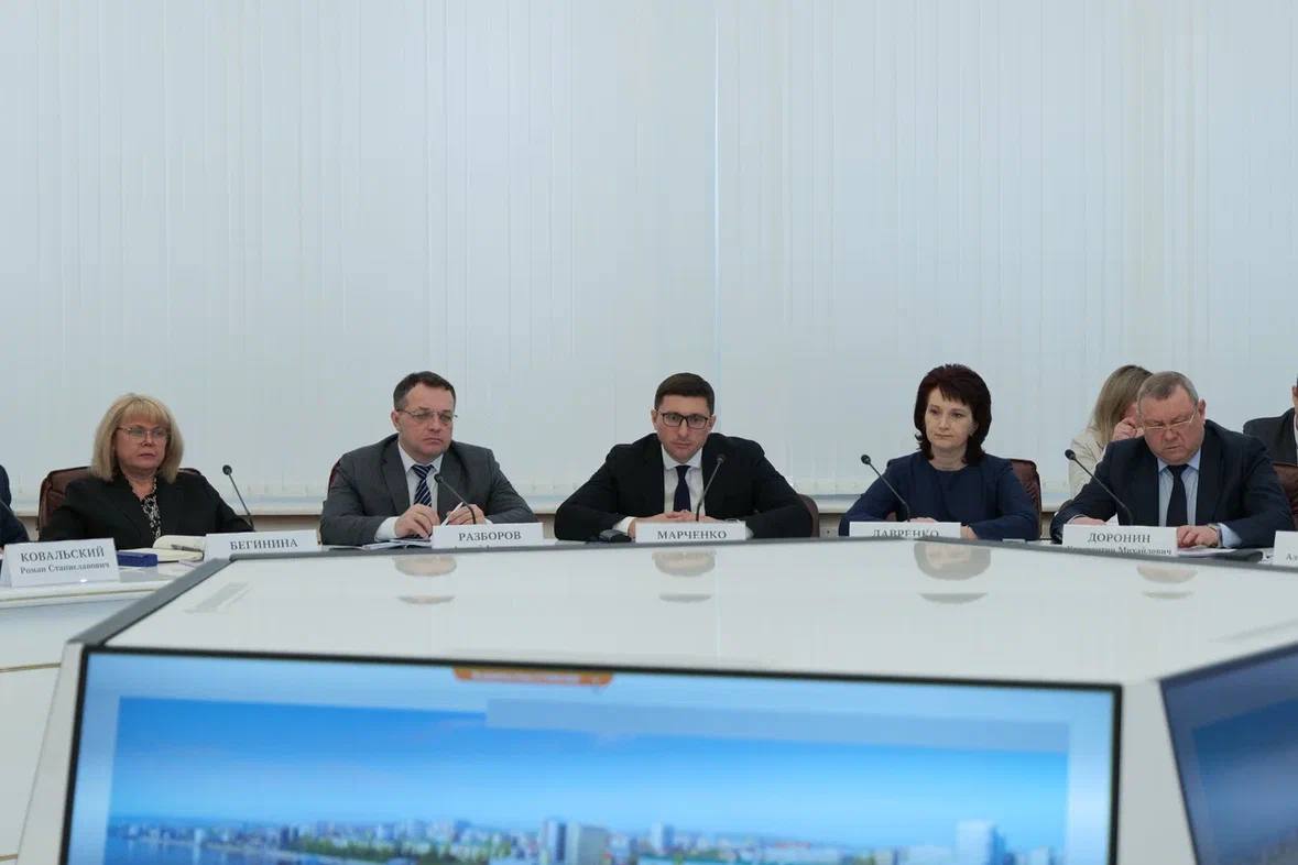 Губернатор Роман Бусаргин провел постоянно действующее совещание с участием зампредов и министров Правительства области, а также глав районов