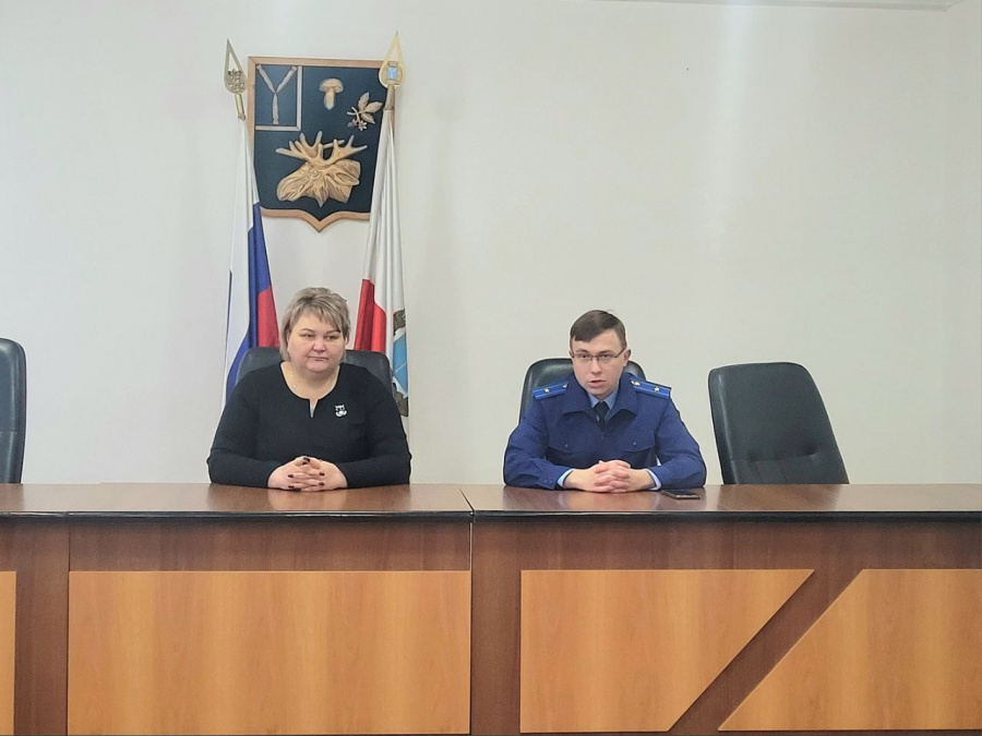 Прокурор Базарно -Карабулакского района М.А. Бутенко провёл совещание по вопросам коррупции Прокурор Базарно -Карабулакского района М.А. Бутенко провёл совещание по вопросам коррупции