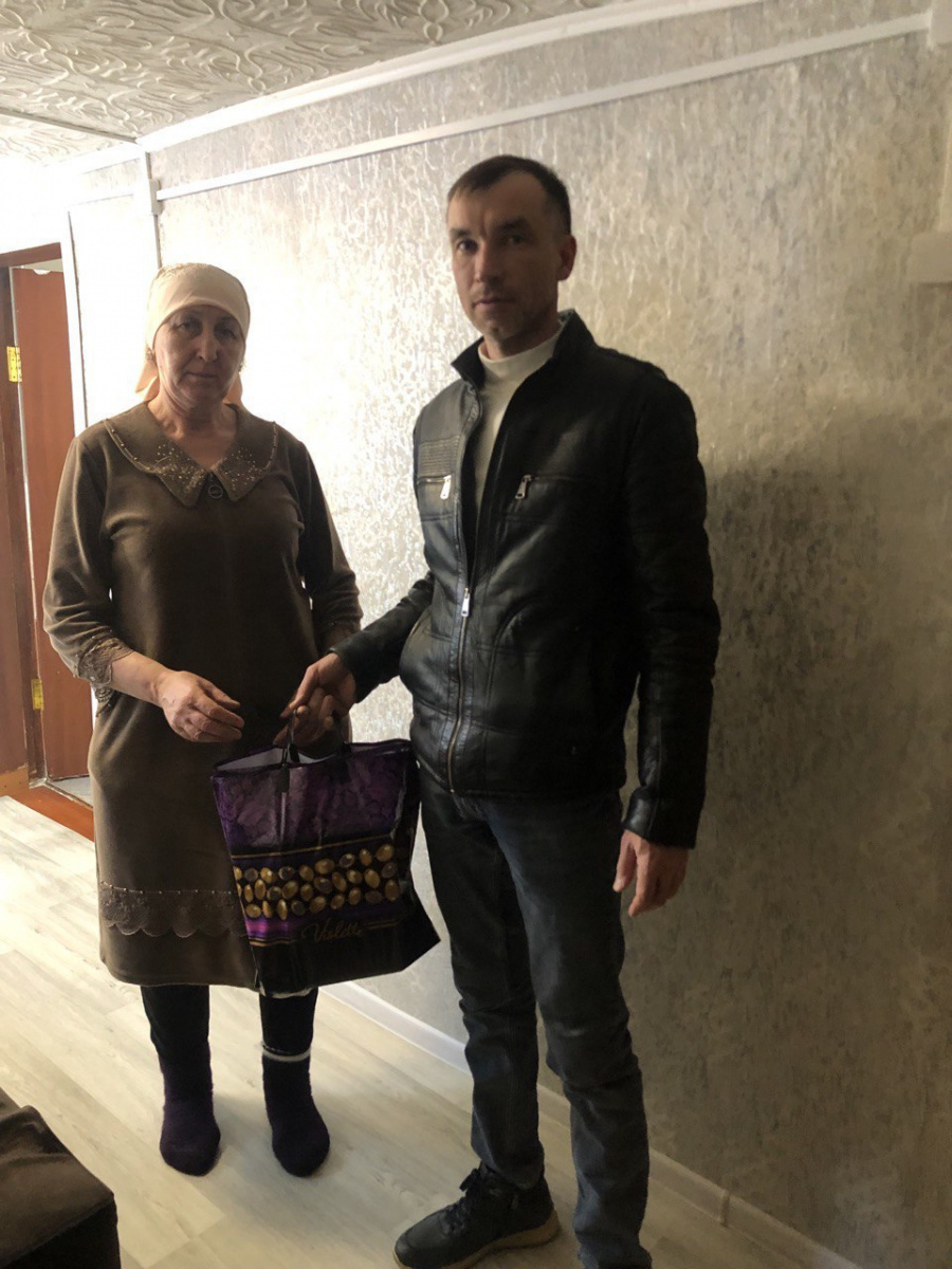 Глава администрации Яковлевского МО Р.Г.Тугушев и заместитель главы администрации Д.Ш.Тугушев посетили родителей участника специальной военной операции