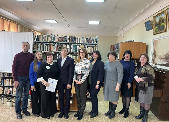 «Водопад ночных мыслей»                                                                                    Презентация дебютного сборника стихов Артема Неврюева