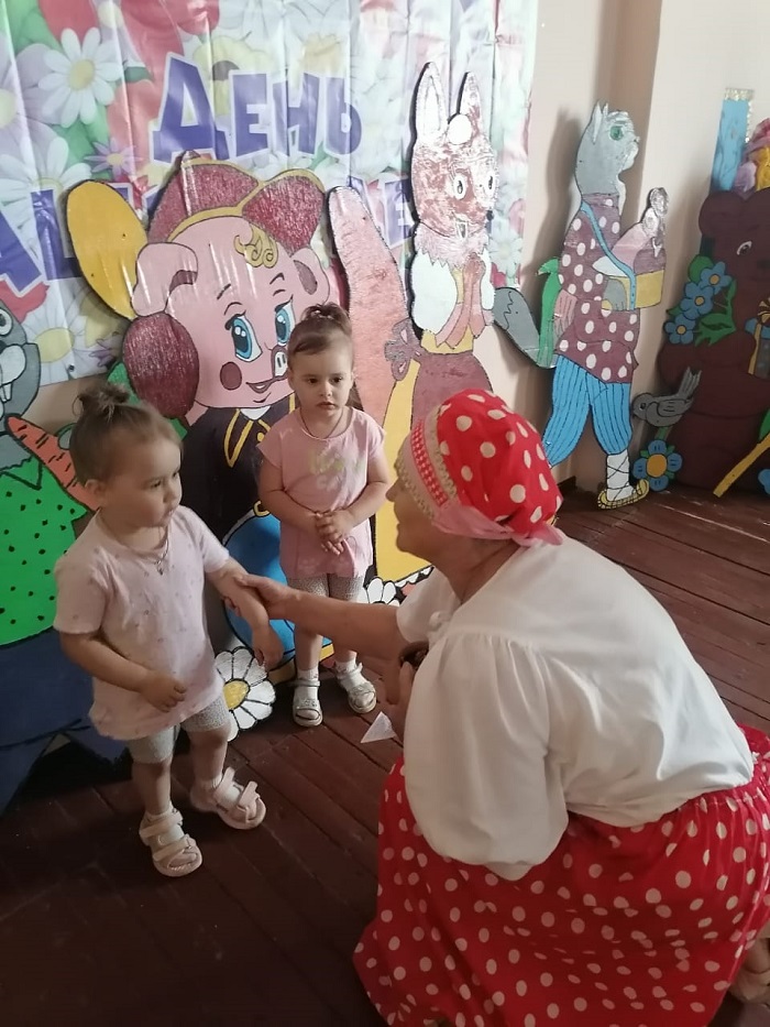 "Детство золотое"                                                                                                                  Праздничная программа