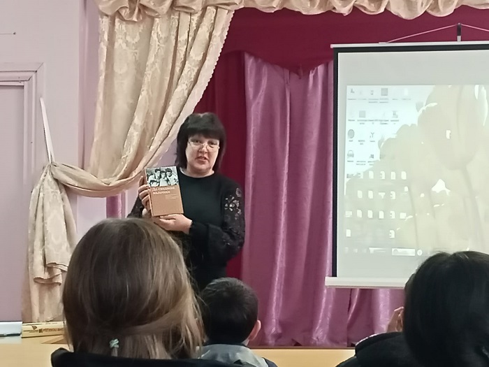 «Война глядит сквозь книжные страницы»                                                       Литературная гостиная