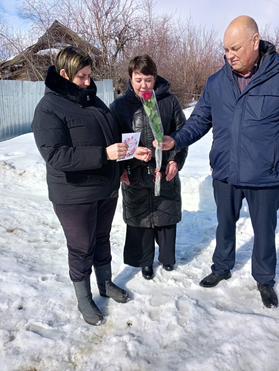 В преддверии праздника 8 Марта глава  администрации Свободинского МО А.А. Чебатуркин поздравил матерей и жен участников СВО с праздником