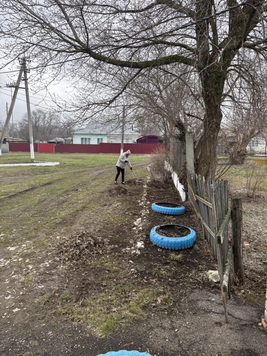 Специалисты администрации Максимовского муниципального образования вышли на субботник Специалисты администрации Максимовского муниципального образования вышли на субботник