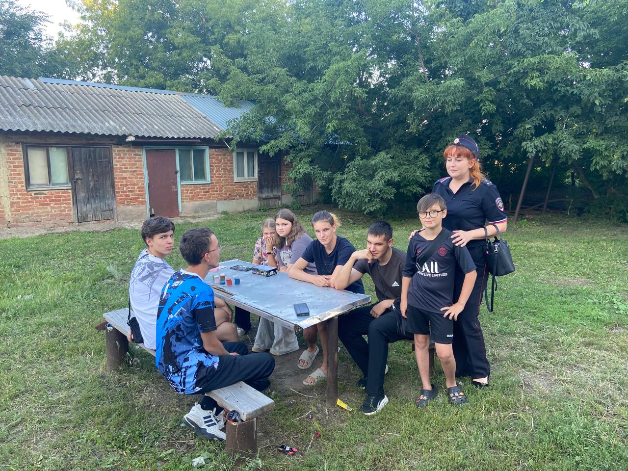 В Базарно-Карабулакском районе полицейские провели профилактическую беседу с детьми