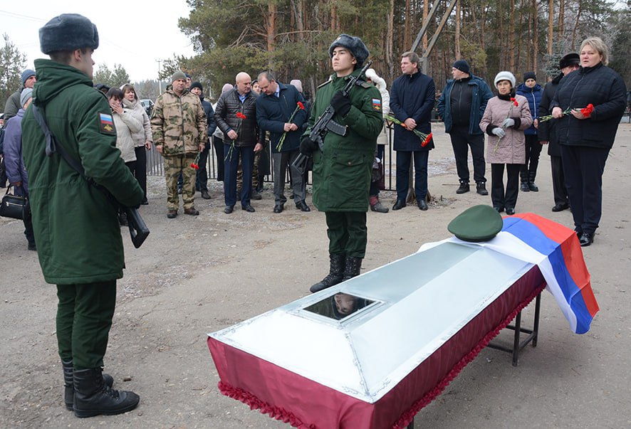 Сегодня в Базарном Карабулаке простились с участником специальной военной операции Хошзабановым Русланом Шамильевичем