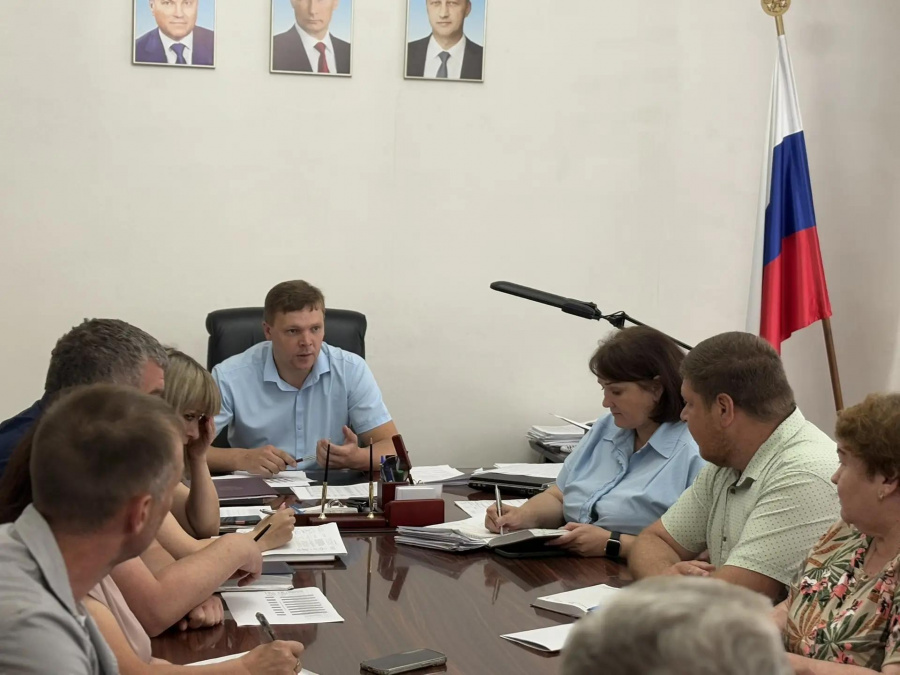Глава района Андрей Кушнарёв в ходе рабочего совещания поставил главам администраций МО задачу усилить контроль в сфере благоустройства Глава района Андрей Кушнарёв в ходе рабочего совещания поставил главам администраций МО задачу усилить контроль в сфере благоустройства