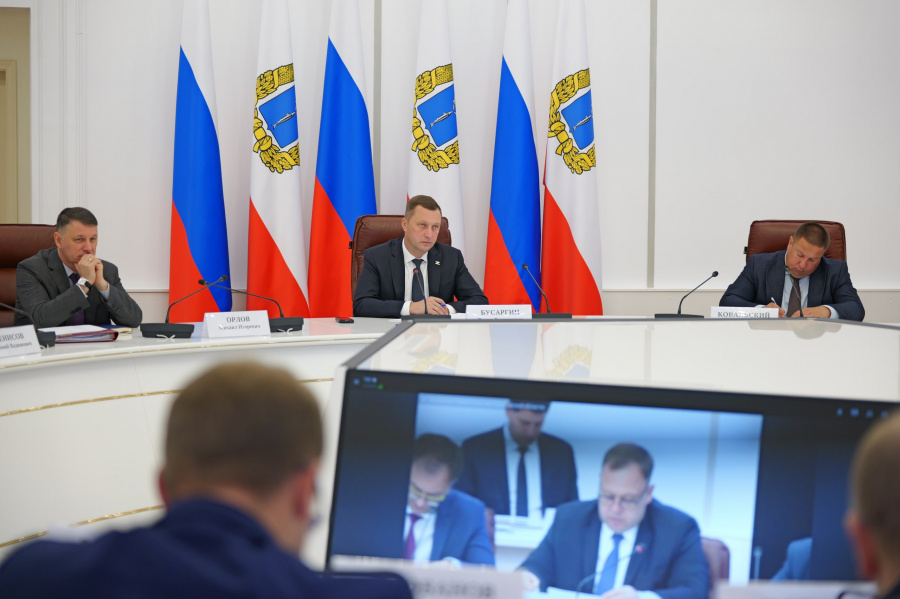 Губернатор Роман Бусаргин провел постоянно действующее совещание с зампредами правительства, министрами и главами районов.