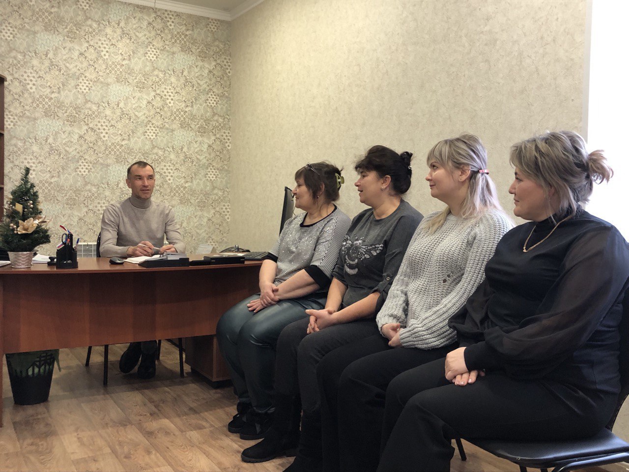 Глава администрации Яковлевского муниципального образования Ринат Тугушев провёл очередное заседание постоянно действующего совещания