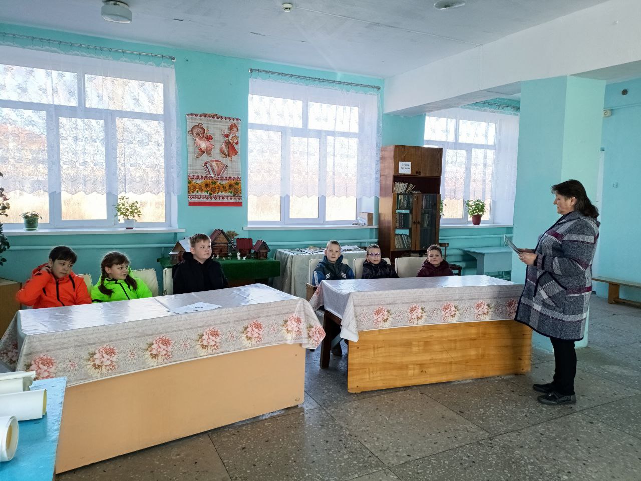 Заведующая Ключевского СДК провела беседу для детей и подростков по профилактике правонарушений среди несовершеннолетних "Мы в ответе за свои поступки"