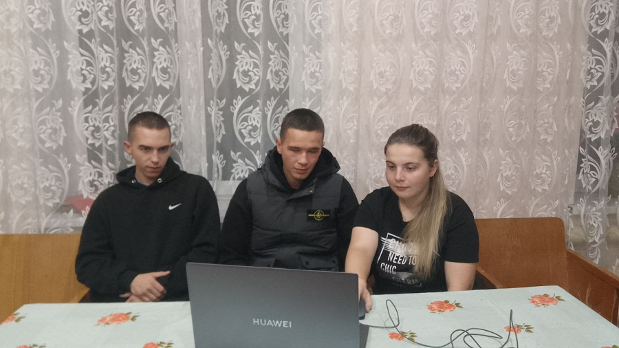 На базе Сухокарабулакского СДК прошел показ видеоролика "Наркотики путешествие туда без обратно" посвященная опасным последствиям употребления наркотических веществ