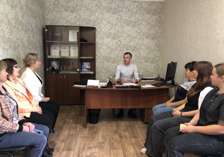 Глава администрации Яковлевского муниципального образования Р. Г. Тугушев провел очередное заседание постоянно действующего совещания