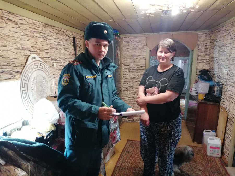 На территории Яковлевского МО заместитель главы администрации  и  заместитель начальника ОНД по Базарно Карабулакскому,Балтайскому и Новобурасскому районам посетили многодетные семьи и провели инструктажи по пожарной безопасности