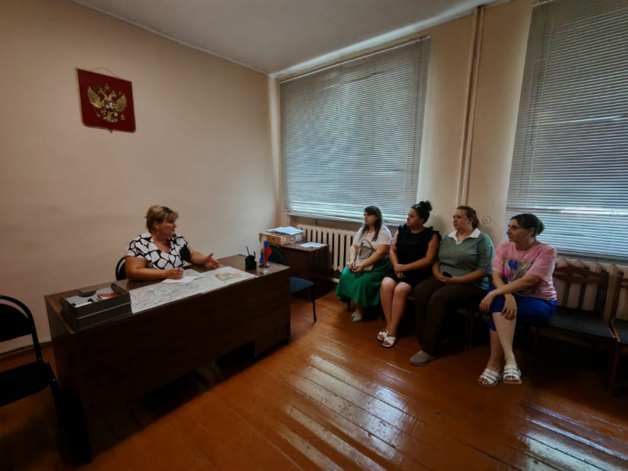 Врип главы администрации Старожуковского муниципального образования С.Г. Осипова провела очередное заседание постоянно действующего совещания Врип главы администрации Старожуковского муниципального образования С.Г. Осипова провела очередное заседание постоянно действующего совещания