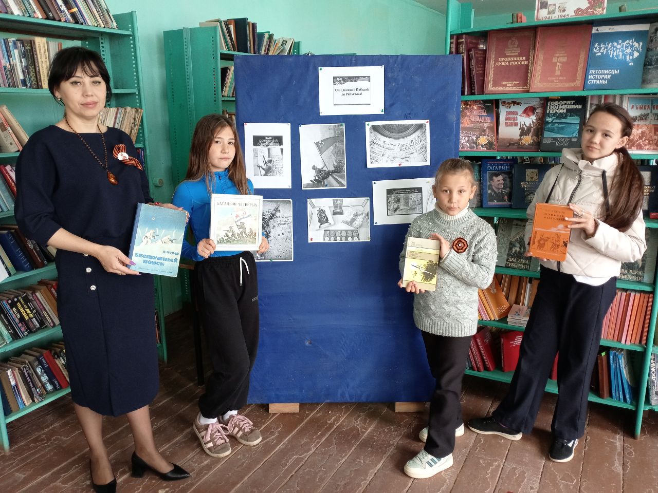 Руководитель Казанлинского СДК провела акцию "Читаем книги о войне", совместно с библиотекарем СДК