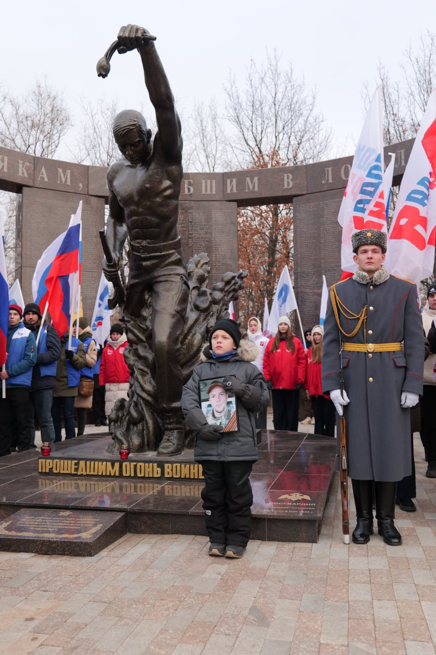 Сегодня в Парке Победы прошло памятное мероприятие, посвященное Дню Героев Отечества