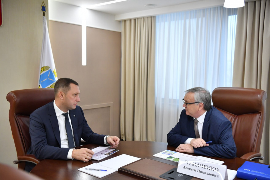 Губернатор Роман Бусаргин провел рабочую встречу с ректором Саратовского национального исследовательского государственного университета имени Н.Г. Чернышевского Алексеем Чумаченко Губернатор Роман Бусаргин провел рабочую встречу с ректором Саратовского национального исследовательского государственного университета имени Н.Г. Чернышевского Алексеем Чумаченко