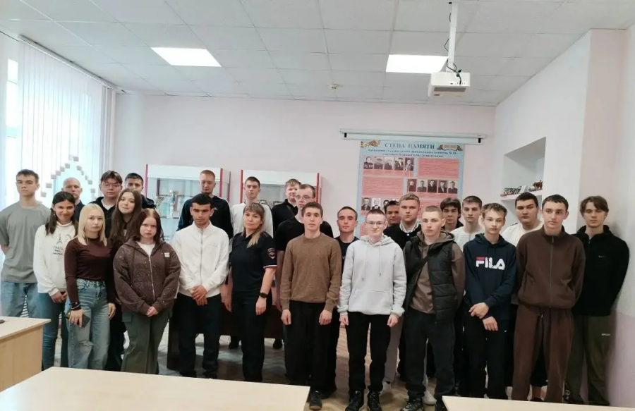 Инспектор по делам несовершеннолетних напомнила студентам техникума о важности ведения здорового образа жизни