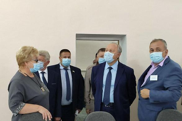 Губернатор В. В. Радаев осмотрел новую мастерскую в техникуме агробизнеса Губернатор В. В. Радаев осмотрел новую мастерскую в техникуме агробизнеса