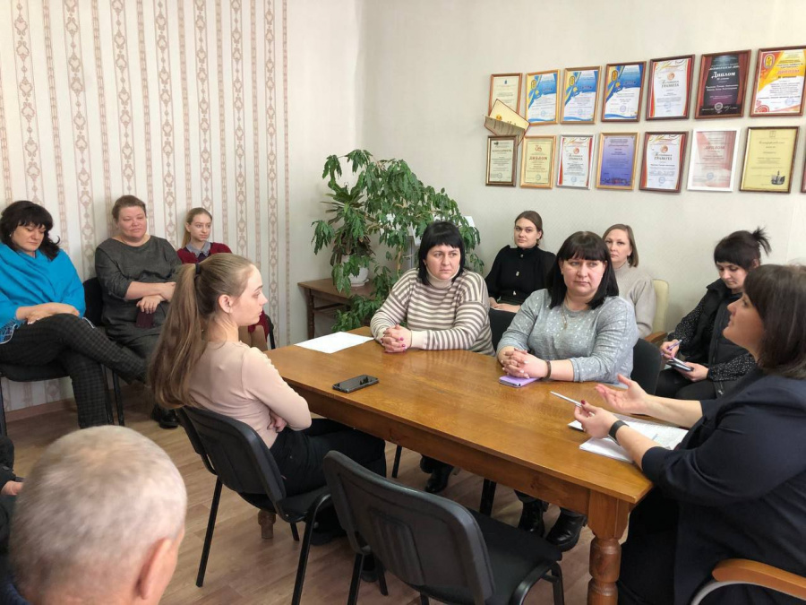 Первый заместитель главы администрации района Ю.В. Евдокимова встретилась с коллективом районного Дома культуры