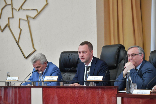 Роман Бусаргин: Будем поддерживать лучших выпускников Школы молодых управленцев