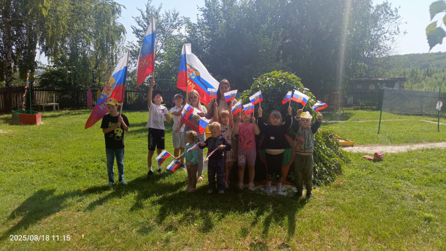 Ивановский СДК присоединились к Всероссийской акции «Символ народа», которая посвящена Дню Государственного флага Российской Федерации