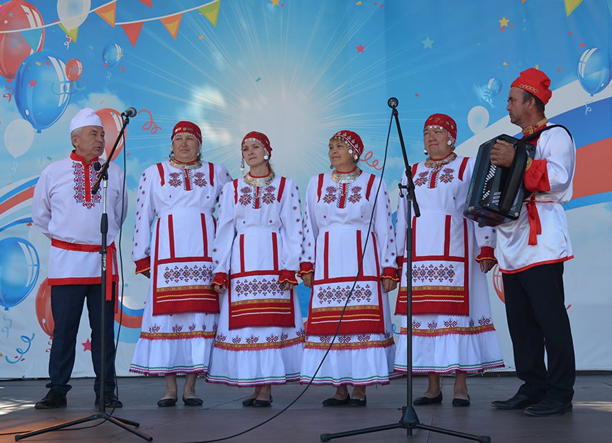 Глава администрации Шняевского МО Ю.Н. Юртаев принял участие в фольклорном празднике в составе народного коллектива "Пилеш"
