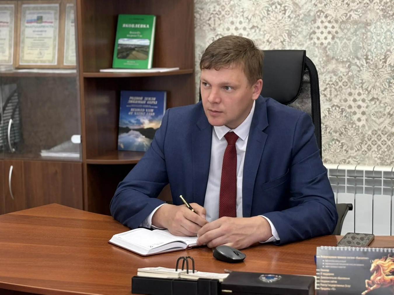 Глава района Андрей Кушнарёв продолжает отвечать на вопросы граждан