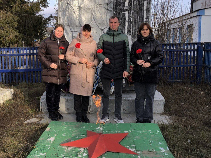 Глава администрации Яковлевского муниципального образования Ринат Тугушев принял участие в церемонии возложения цветов