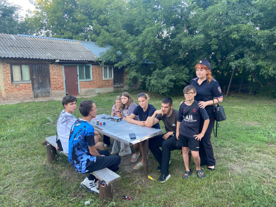 В Базарно-Карабулакском районе полицейские провели профилактическую беседу с детьми