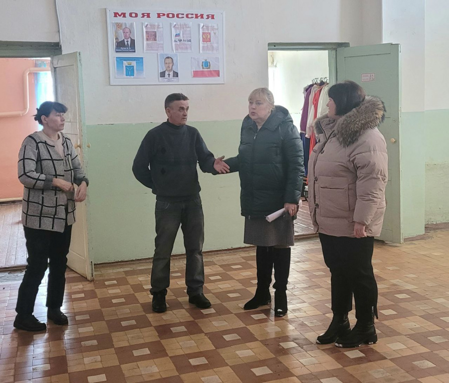 Первый заместитель главы района Ю.В. Евдокимова вместе с начальником управления культуры Е.В. Карандиной посетили Дом культуры села Содом