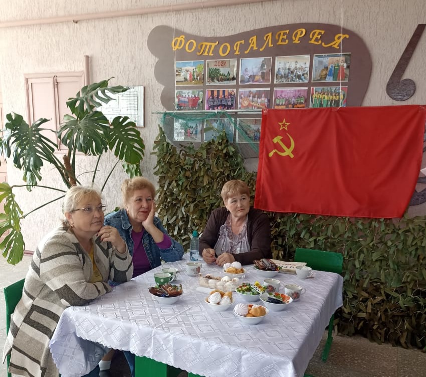 В Липовском СДК прошёл музыкально – литературный час «Мир! Труд! Май!»