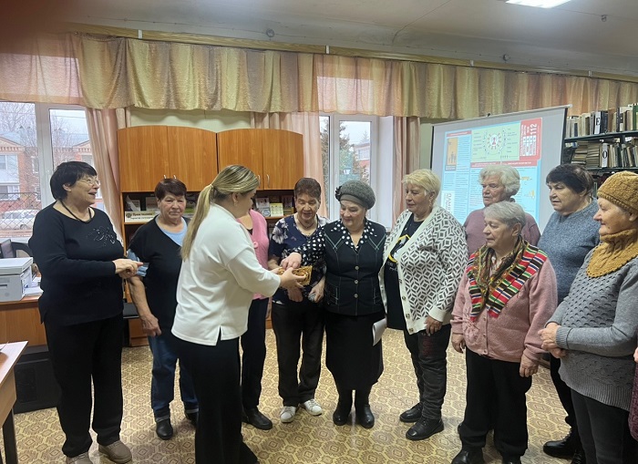 «И пою я оду маме!»                                                                                        Акция-поздравление