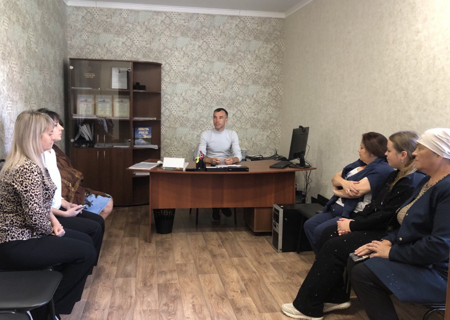 Глава администрации Яковлевского муниципального образования Р. Г. Тугушев провел очередное заседание постоянно действующего совещания