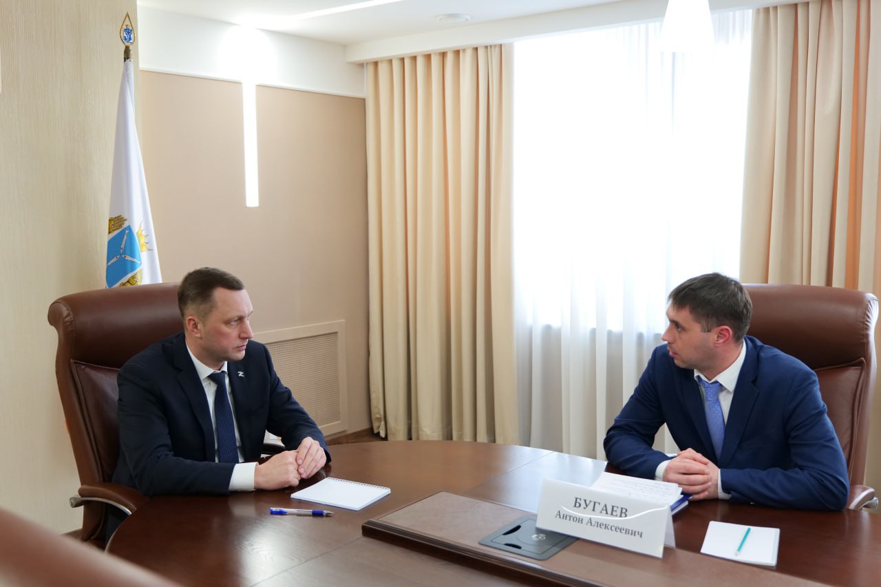 Губернатор Роман Бусаргин провел рабочую встречу с новым главой Ровенского района Антоном Бугаевым