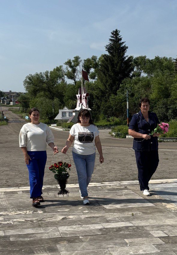 В  Старобурасском МО у мемориала павшим героям состоялась церемония возложения цветов
