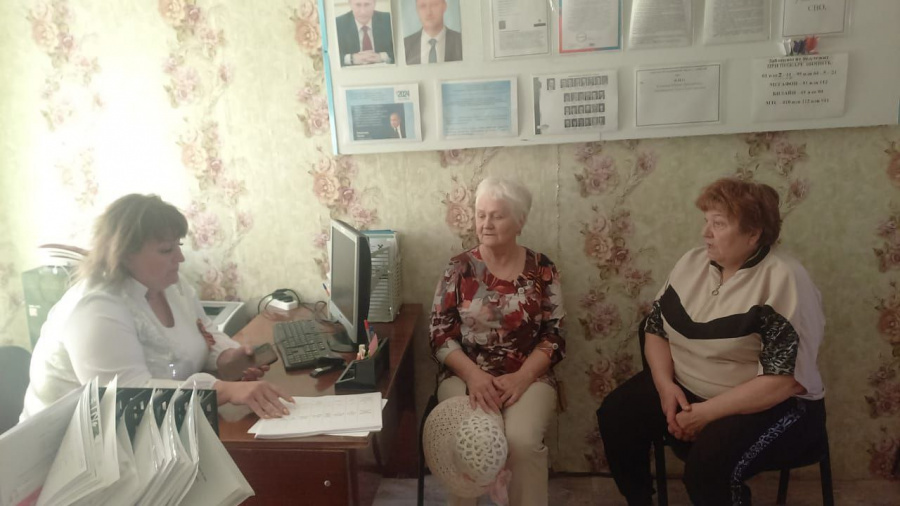 Специалист администрации Старожуковского муниципального образования С.Г. Осипова провела рабочую встречу в селе Стригай Специалист администрации Старожуковского муниципального образования С.Г. Осипова провела рабочую встречу в селе Стригай