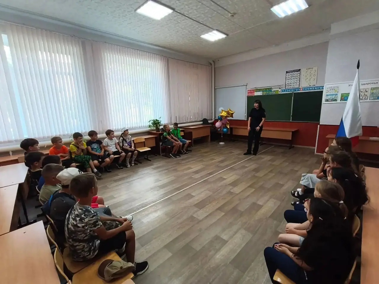 Полицейские организовали познавательную встречу с воспитанниками пришкольного лагеря
