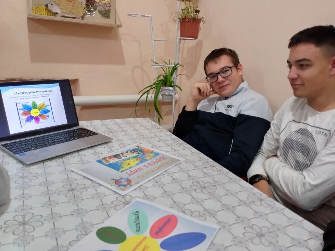 В Казанлинском СДК в преддверии Дня толерантности прошёл час информации «Толерантность — дорога к миру»