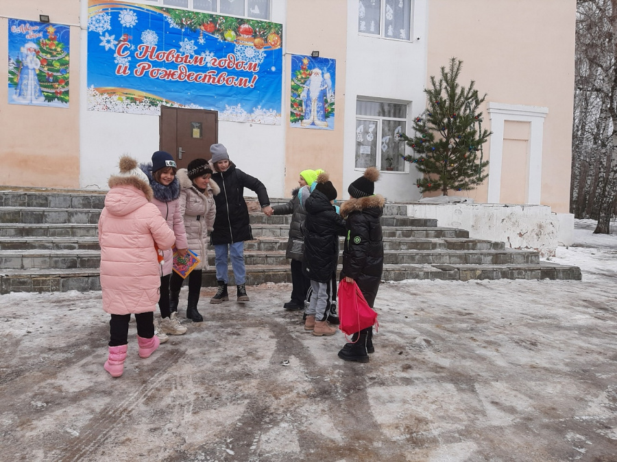 «У зимних ворот игровой хоровод» Зимние забавы на улице