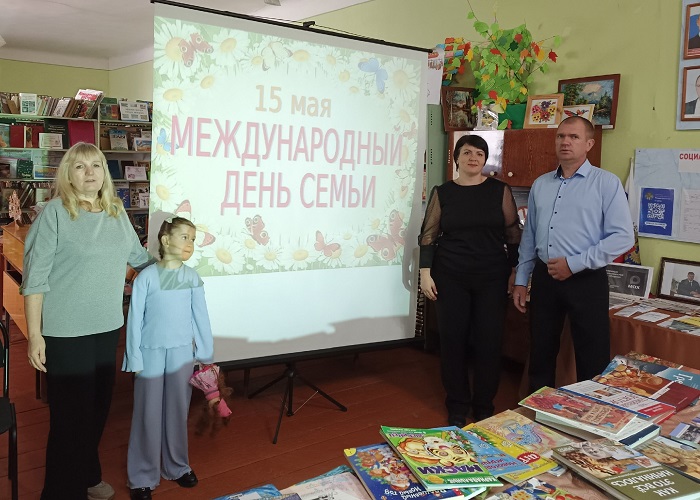 «У нас единая страна, у нас единая семья»                                                   Литературный круиз