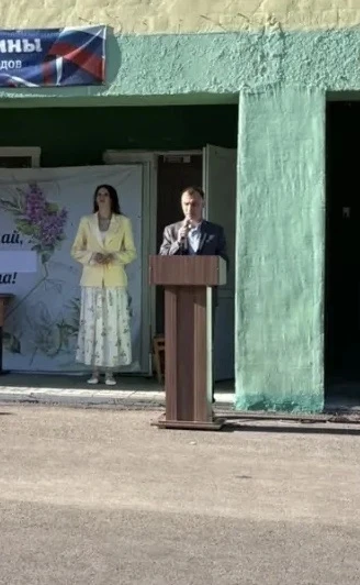Глава администрации Яковлевского муниципального образования Ринат Тугушев поздравил выпускников местной школы