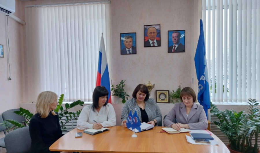 Заместитель главы администрации района по социальной сфере Юлия Евдокимова провела приём граждан в рамках Недели приёма граждан по вопросам социальной поддержки населения, организованной партией «Единая Россия»