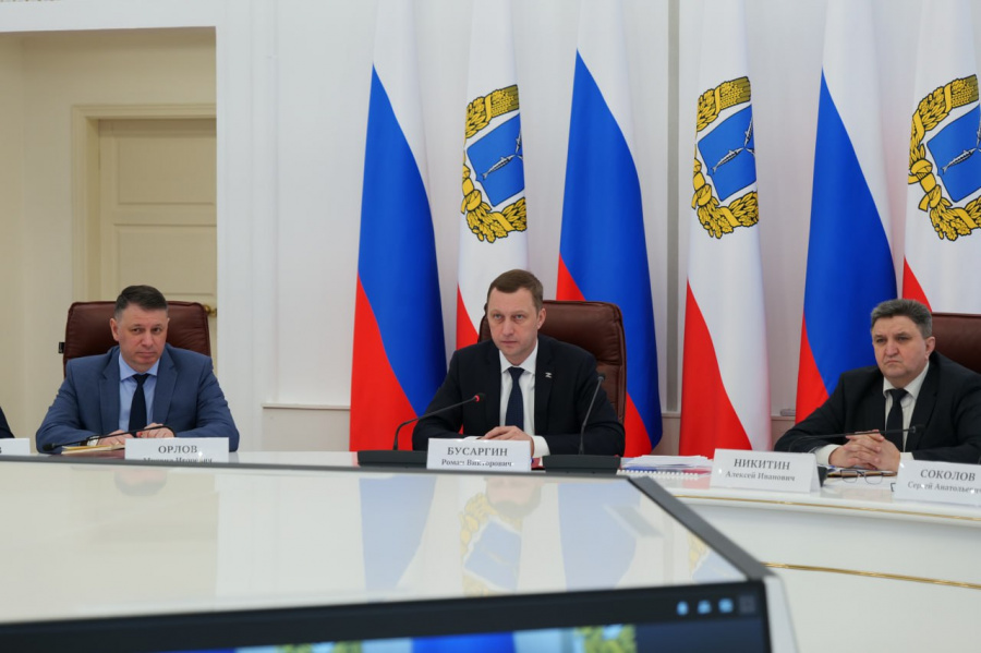 Губернатор Роман Бусаргин провел постоянно действующее совещание с участием зампредов и министров Правительства области, а также глав районов Губернатор Роман Бусаргин провел постоянно действующее совещание с участием зампредов и министров Правительства области, а также глав районов