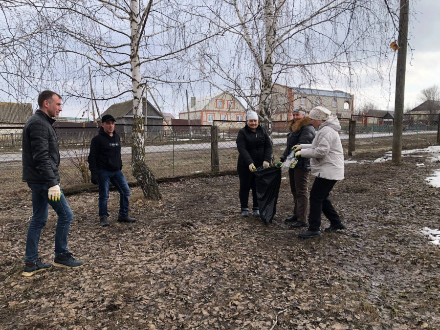 Сегодня под руководством главы администрации Яковлевского муниципального образования Р.Г.  Тугушева проведены работы по благоустройству
