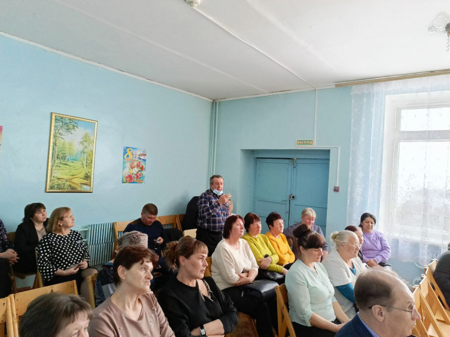 В школе села Большая Гусиха глава района Н. В. Трошина встретилась с жителями