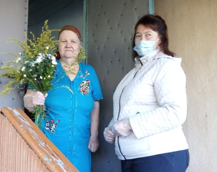 Поздравил самых дорогих жителей села Первая Ханенёвка
